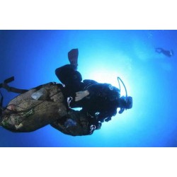 Почистване на морското дъно около моста в Бургас
